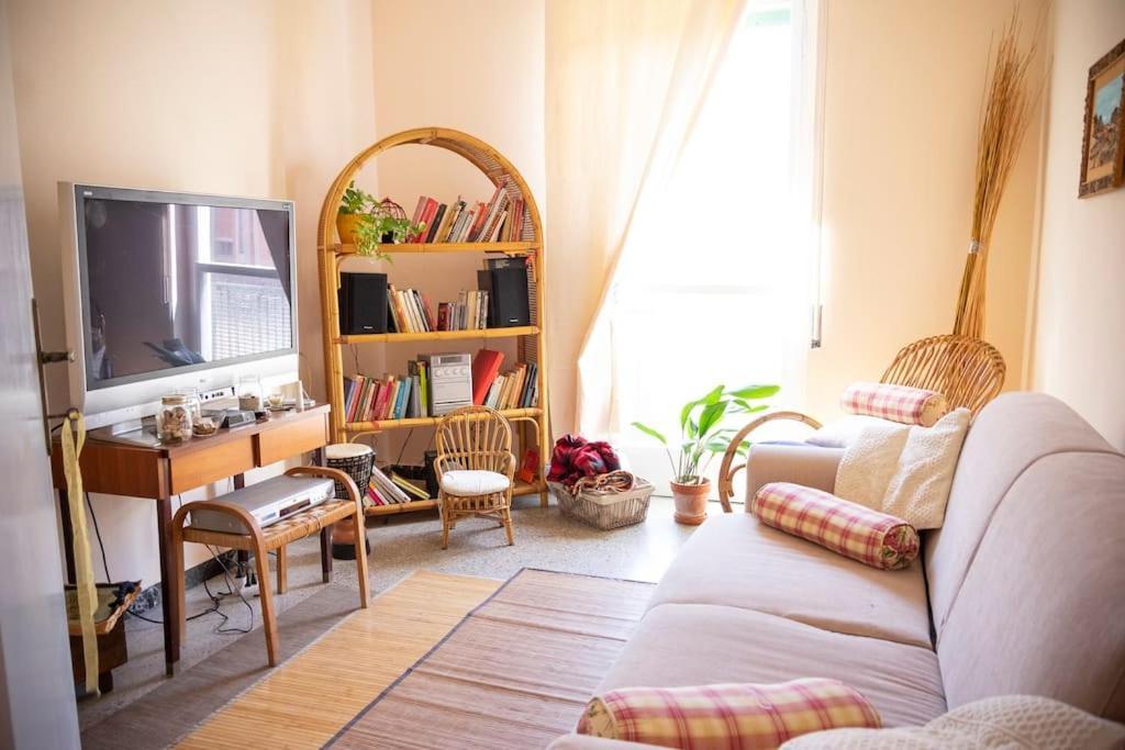 Pop In! Sunny 2Bdr Apt Cagliari Near The Beach Exterior photo